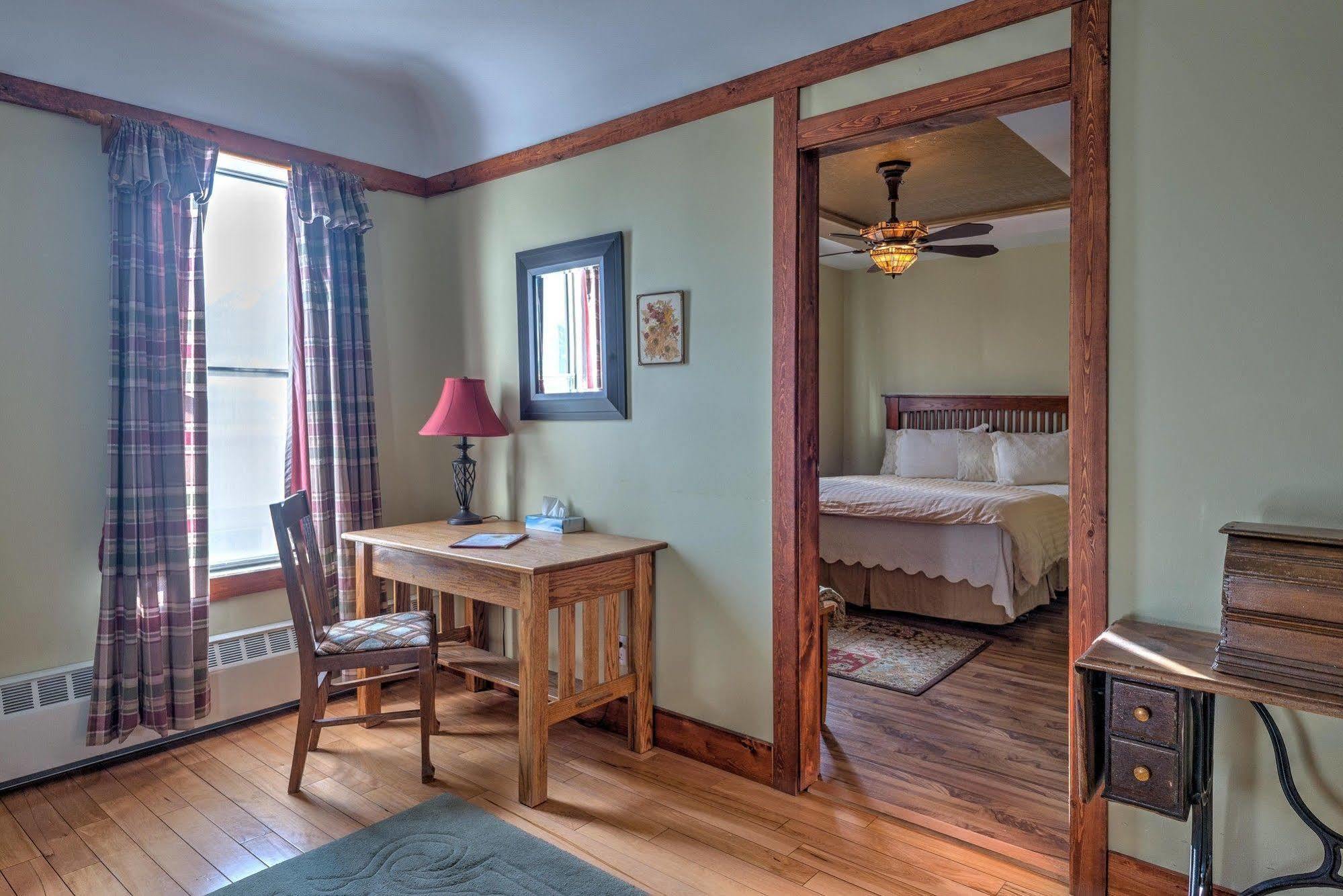 Coleman Country Encounters Accommodations מראה חיצוני תמונה